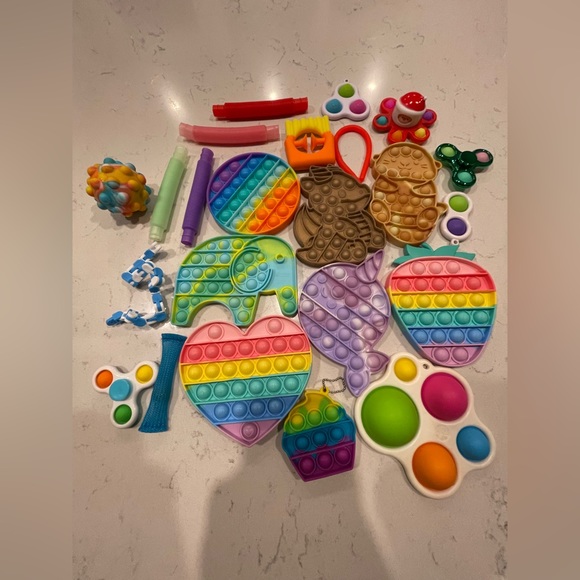 🤍Fidget Toy Bundle🤍 - Picture 2 of 5